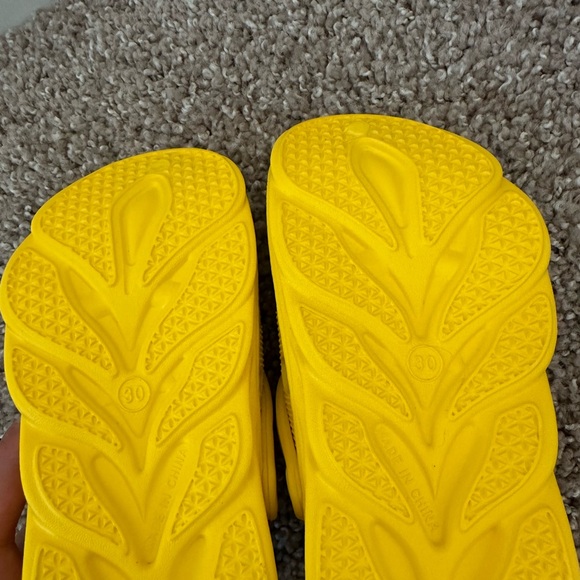 Waterproof Yellow Clogs - Picture 5 of 5